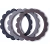 Mushie Beißring Blumen-Armband, Steel/Dove Gray/Stone, 3 Stück 2 Mushie Beißring Blumen-Armband, Steel/Dove Gray/Stone, 3 Stück -bebe-jou shop mushie beissring blumen armband steel dove gray stone 3 stueck a399251